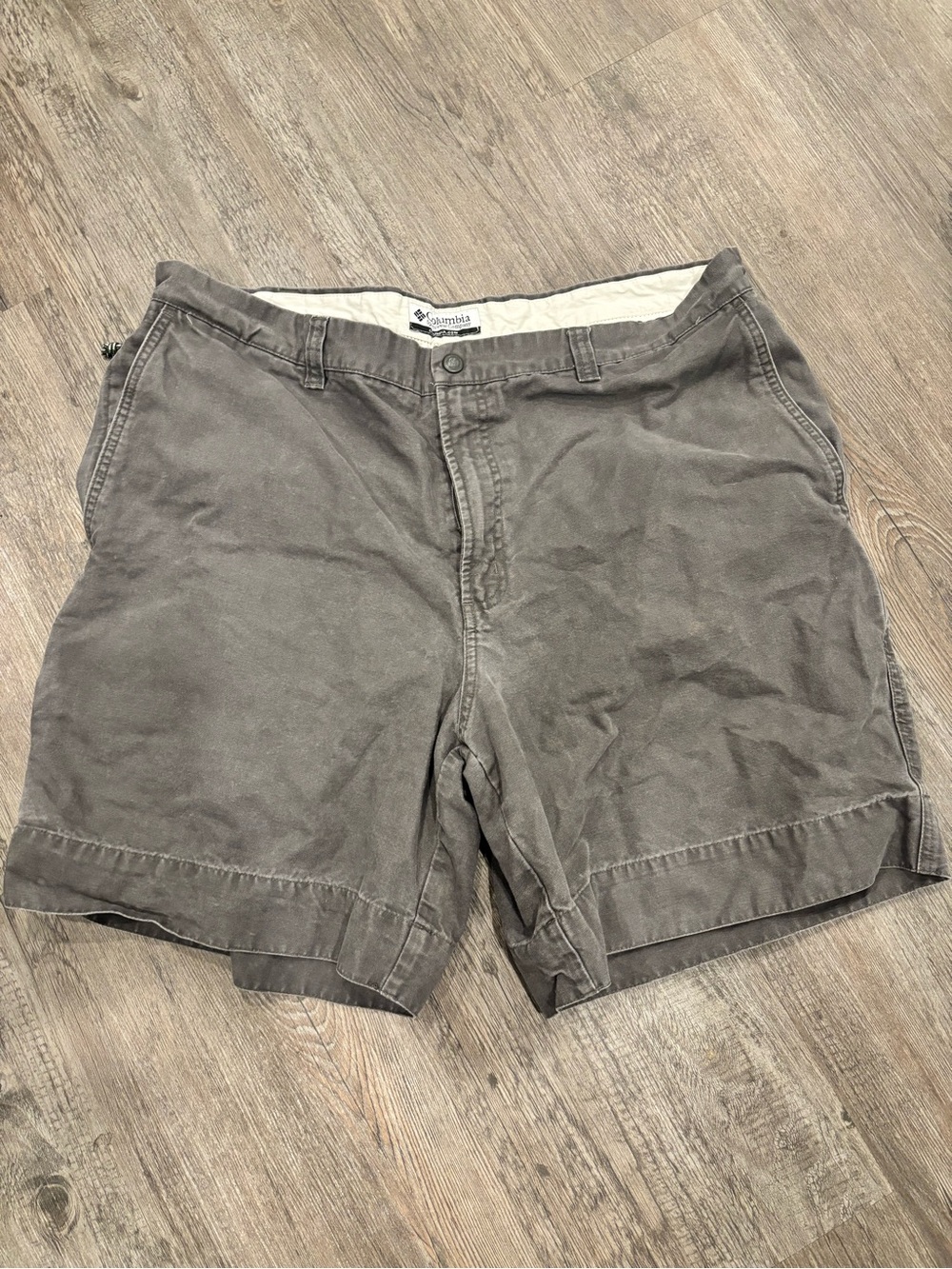 Columbia Sportswear Men’s Cargo Shorts – Size 38
